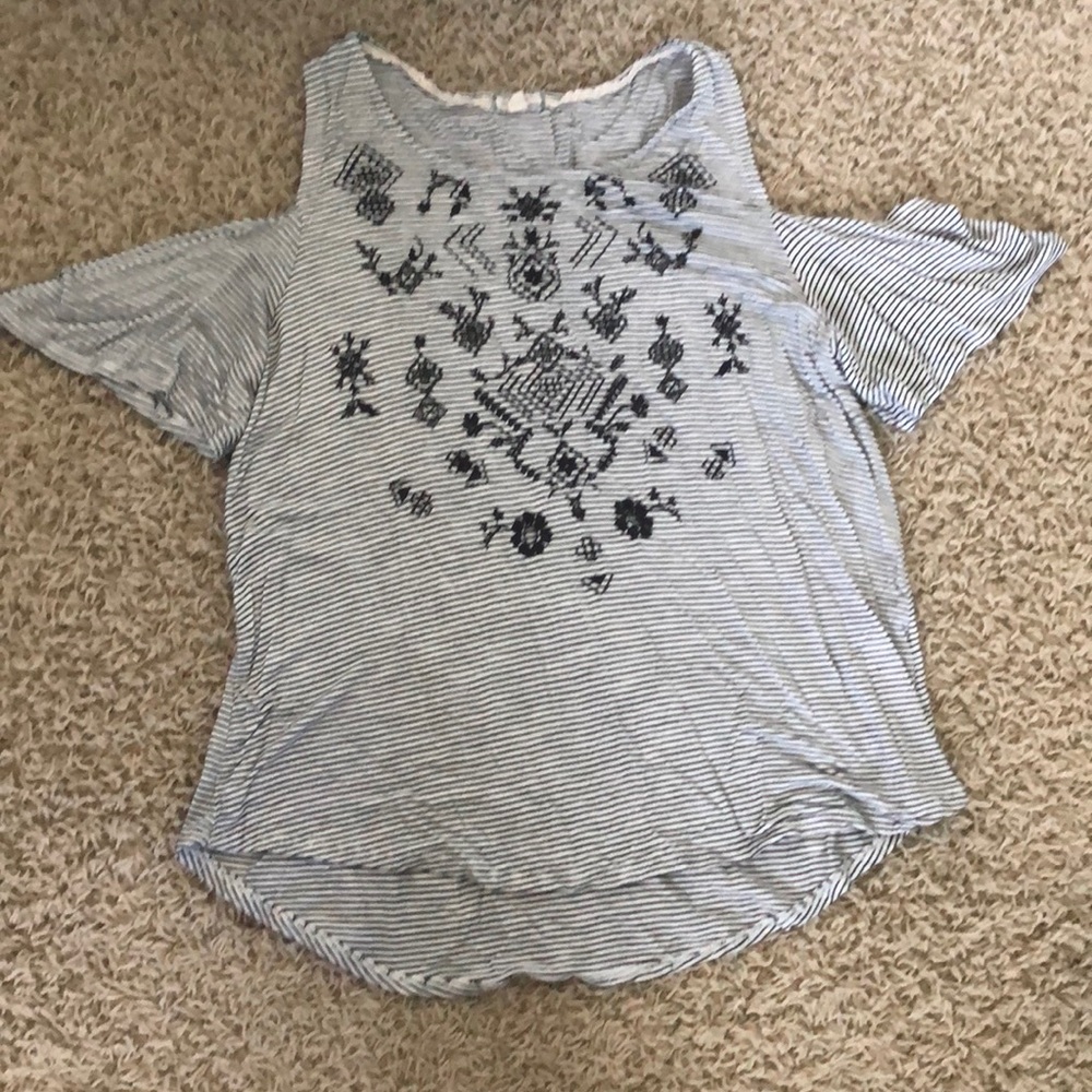 Black and white open shoulder top